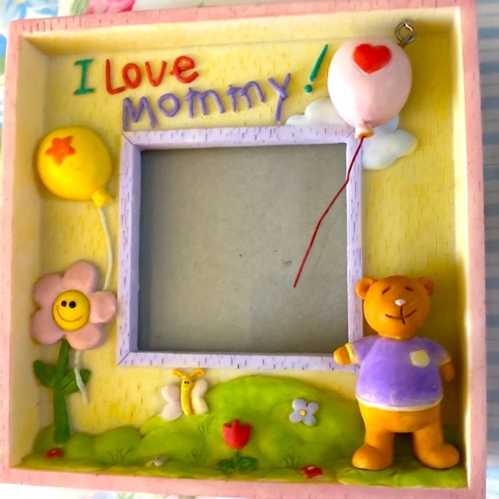 “I Love Mommy” bear and balloon picture frame